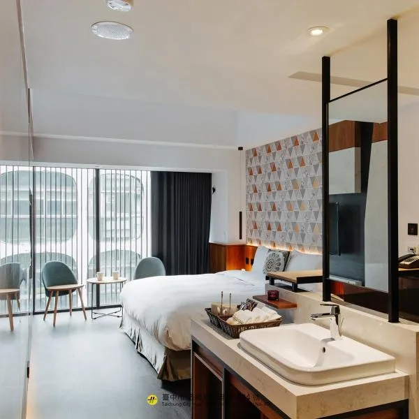 CHECK inn Taichung Zhongshan, khách sạn ở Đài Trung