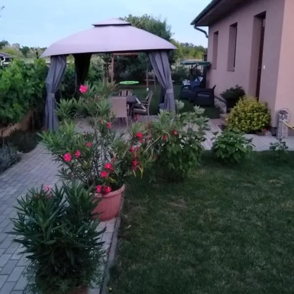Szederszem Apartman, hotel in Balatonszemes