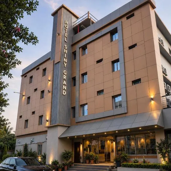 Hotel Shiny Grand - Best Hotel Near Guwahati LGBI Airport, 5 Minutes from Airport, Free Breakfast, Borjhar, hotell sihtkohas Guwahati