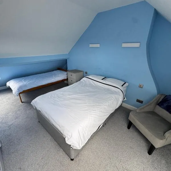 Top of Family Occupied House Double Room with Free Parking in York, готель у Йорку