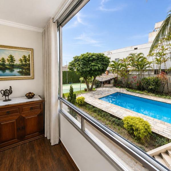 Refúgio na Enseada com 4 Quartos, Piscina e Conforto