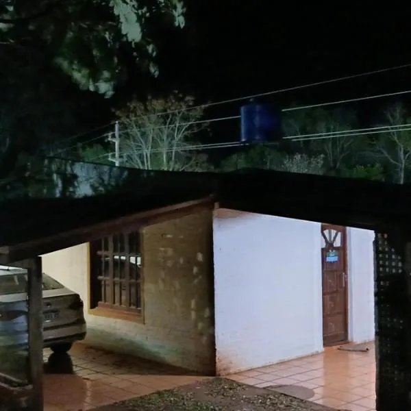 Cabaña Familiar con arroyo sobre Ruta 12 Santa Ana, hôtel à Santa Ana