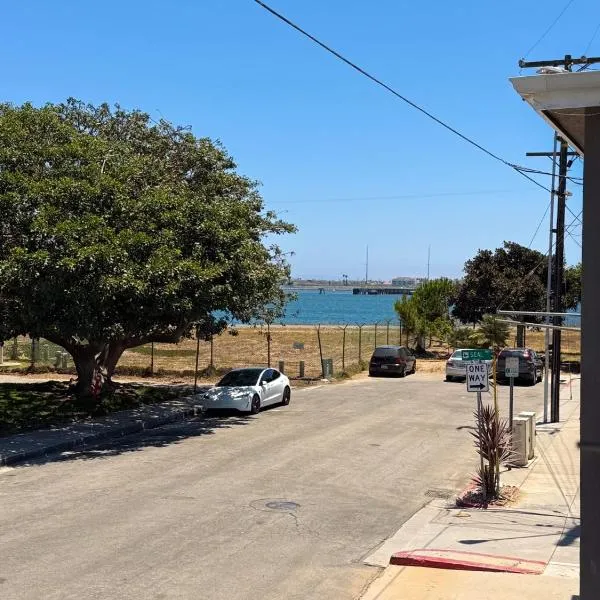 Beachside 2BR Condo, 2 King Beds , Near Disney, hotel em Seal Beach
