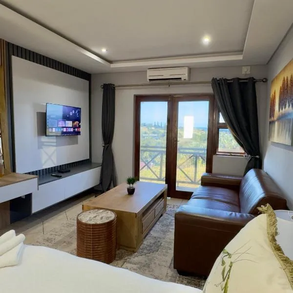 Olive stay at Ocean View Villas B10, hotelli kohteessa Port Edward