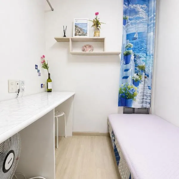신사 여성전용 개인 미니룸 Female Only Private Mini Room Gosiwon 2pm ckeck in 11am ckeck out address 강남구 논현동6-8 BESTEL, Check the message for the check in, hotel in Seoul