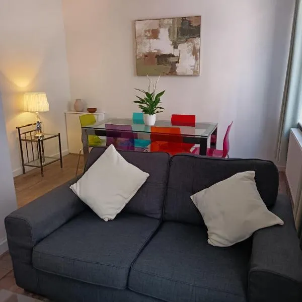 Venue 19 - a very comfortable 1 bedroom flat in central of Southport, hotel en Southport