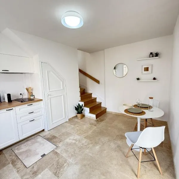 Maison de charme cosy, centre historique médiéval, hotel u gradu 'Moret-sur-Loing'