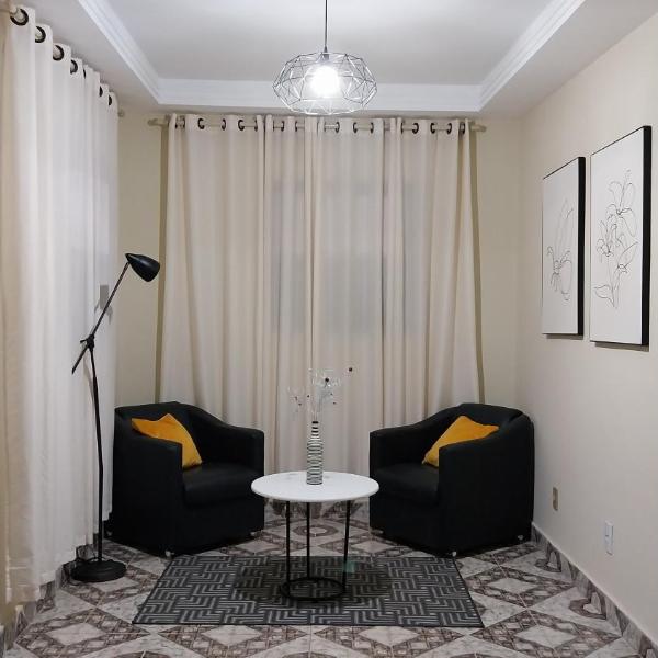 Casa espaçosa com Wi-Fi, garagem para 2 veículos e área externa em Campos dos Goytacazes - Foto 2