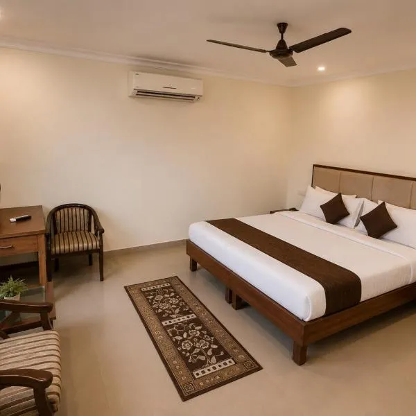 Hotel The Lotus Home Near Chandigarh Railway Station, hotel in Chandīgarh