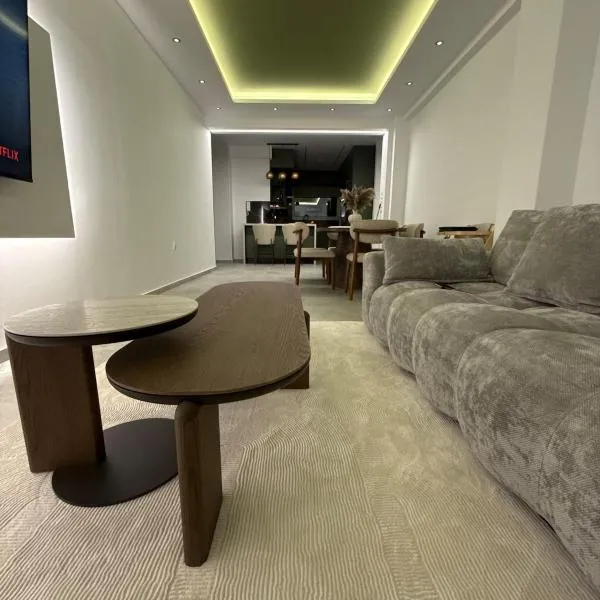 Premium City Apartment, готель у місті Піргос