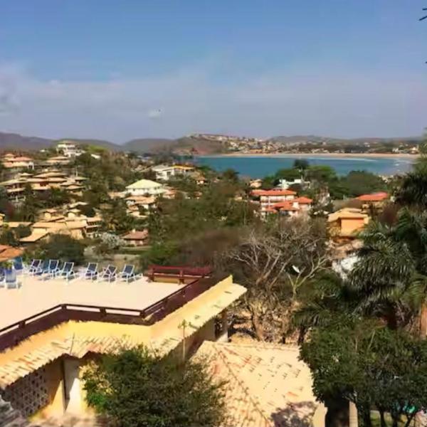 Casa com piscina e vista para o mar em búzios