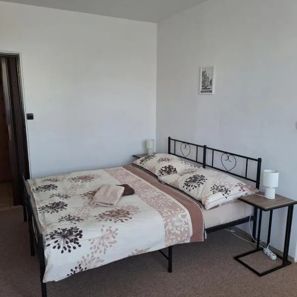 Apartmán Jan، فندق في بريكلاف