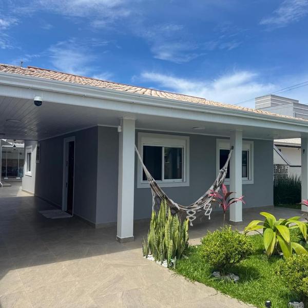 Casa de Praia com Piscina em Coroados, Guaratuba - 400m da praia