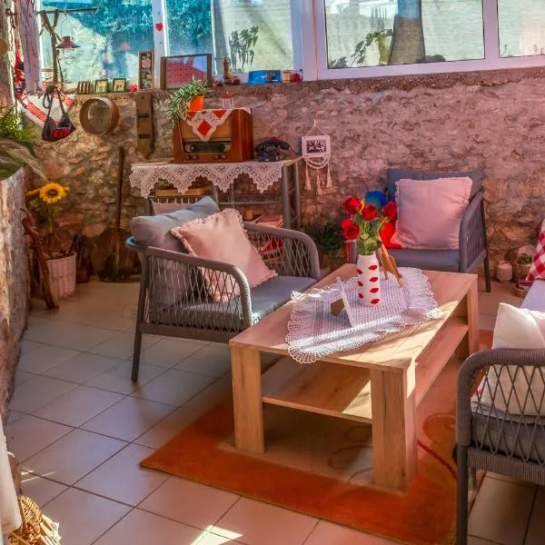 Stone & Story apartment - Near Krka National Park, מלון בדרניש
