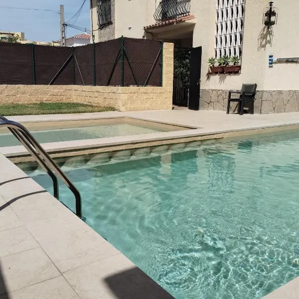 Chalet Puerto Marina Goya, hotel in Benalmádena