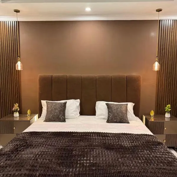 Cozy and Warm 2 BEDROOM FAMILY APARTMENT ISLAMABAD, hotel i Islamabad