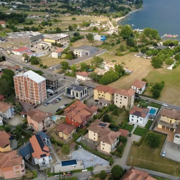 Residence Ca' Gino Svizzer Pool - Apartments - Larihome, hotell i Dongo