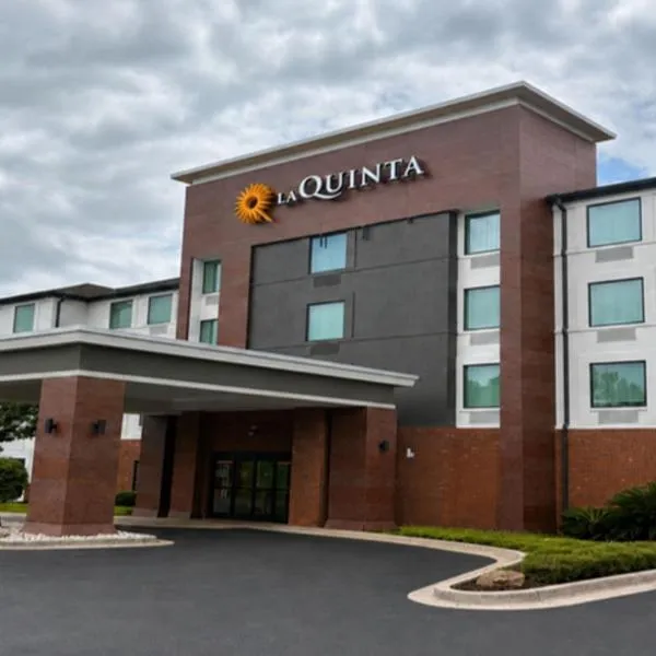 La Quinta Inn & Suites by Wyndham Auburn, hotel v destinácii Auburn