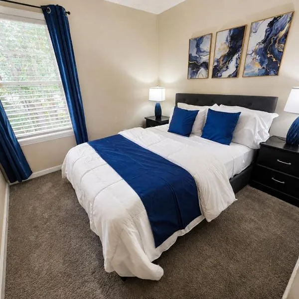 Spacious 3BR Retreat Perfect for Groups Near Downtown, hotel in Raleigh