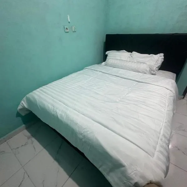 Novena bungalow Oeseli, khách sạn ở Pulau Helihana