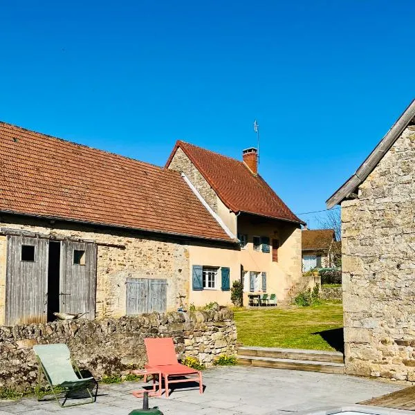 Gîte famille avec piscine en Bourgogne, hotel en Dyo