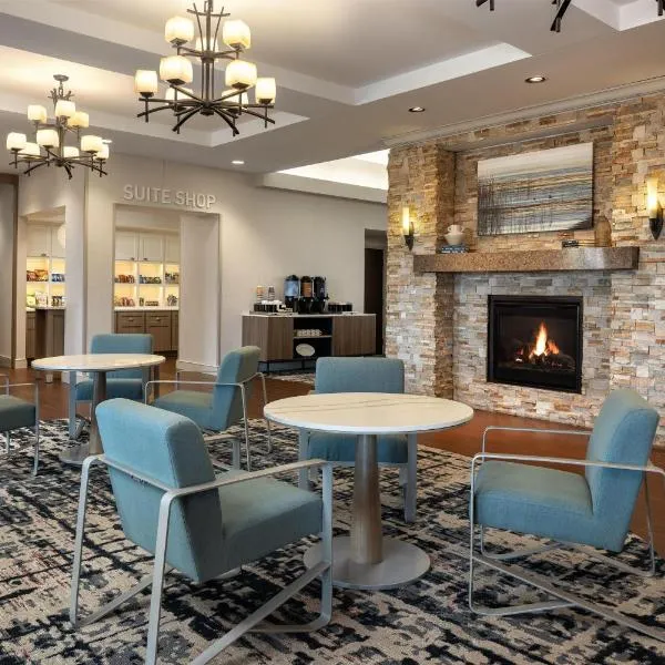 Homewood Suites New Brighton、ローズビルのホテル