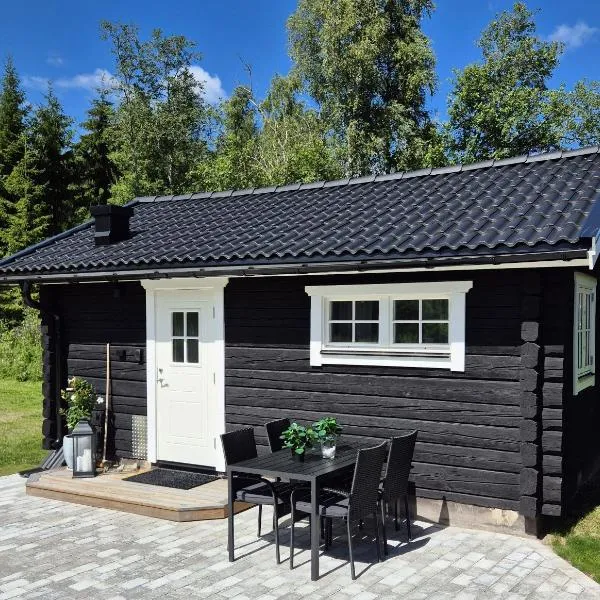 Mysig timmerstuga på dalagård, hotel v mestu Leksand