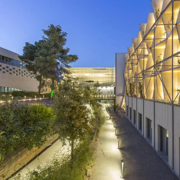 SOWELL HÔTELS Villa Arena: Nîmes şehrinde bir otel