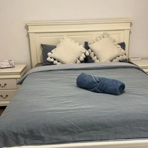 R2 Bright Spacious Room near Perth Airport with AC, hotel a Perth