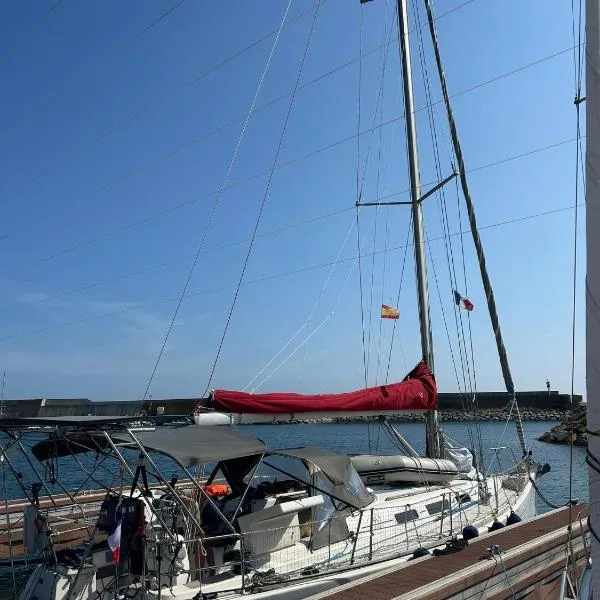 Voilier hébergement atypique & Navigation, hotel in Cap d'Agde