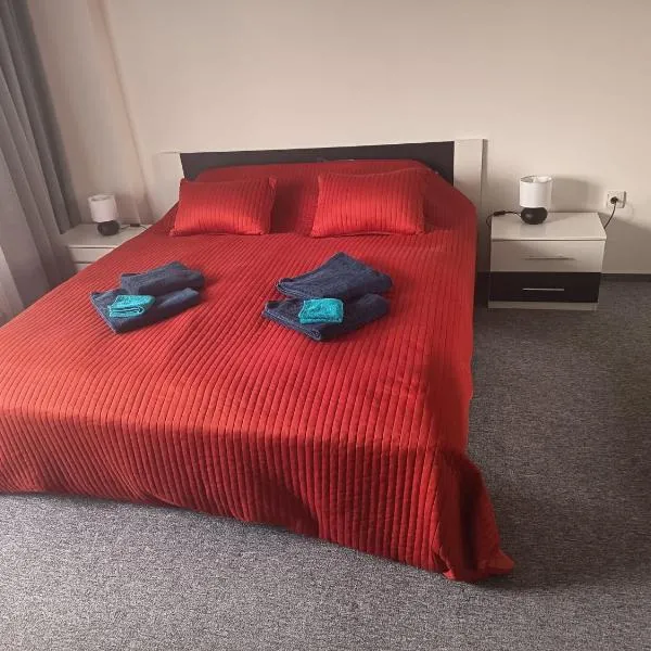 Modern apartment for 6 people near the Adršpach Rocks: Benešov şehrinde bir otel