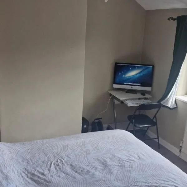 4 Boteler Avenue,Bewsey, hotel sa Warrington