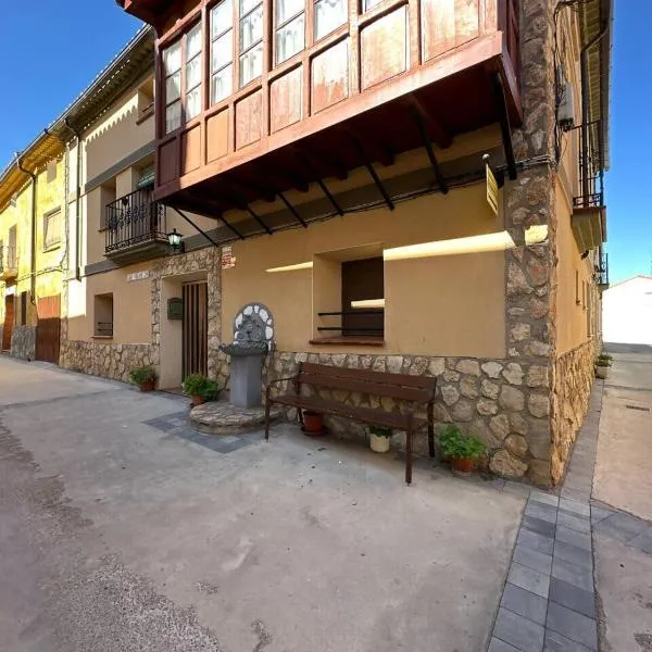 Entrefrutales · Casa Rural entre Árboles y Aromas, hotel em La Vilueña