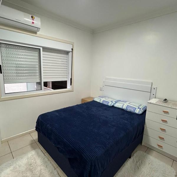 Apartamento encantador próximo a praia com garagem - Foto 2