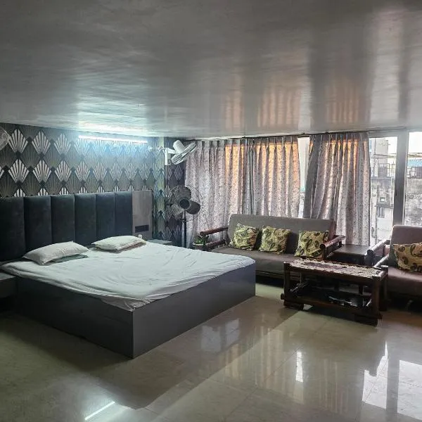 Penthouse with Terrace Garden, hotel in Guwahati