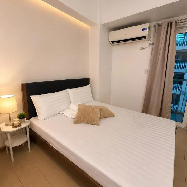 Luxury 1BR Apartment near BGC & Venice Mall, hotel din Manila
