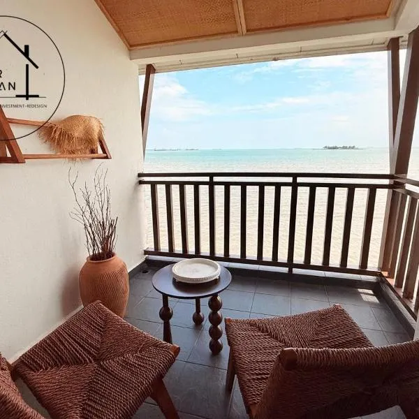 PD Full Seaview Water Chalet with Private Bathtub, hotel a Port Dickson