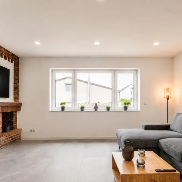 Luxus Apartment 150QM 3 SZ bis 8 Pers Terrasse Messe Düsseldorf 15 Min, hotel v destinácii Neuss