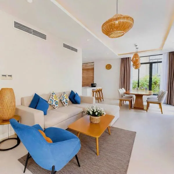 Alexa Villa Cam Ranh - 3 Bedrooms, Private Pool, Beach Access, hotel in Cam Lâm