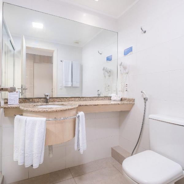 Belo apto c/ piscina em resort de luxo JBV152