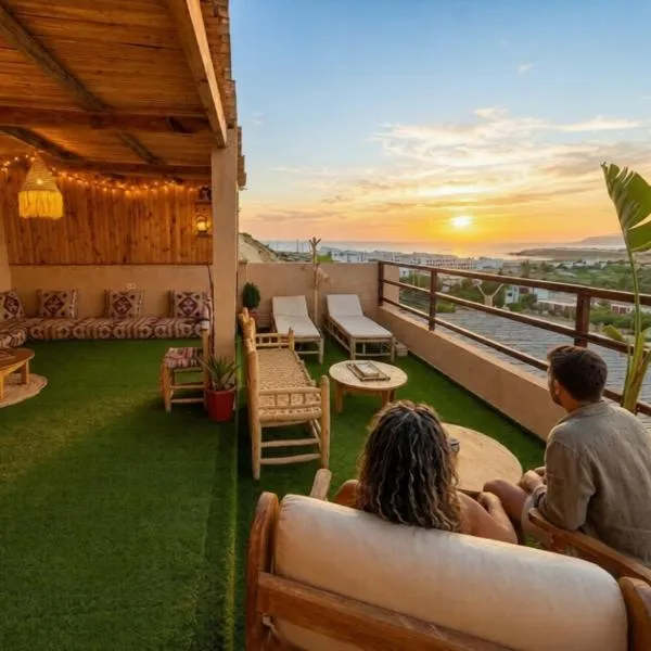 Aourir में, होटल Banana Surf Camp - Yoga Vibe and Retreat Oceanfront