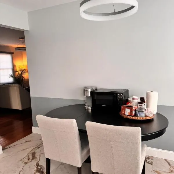 Viesnīca En-suite Luxury Bedroom Near JFK and UBS pilsētā Elmont