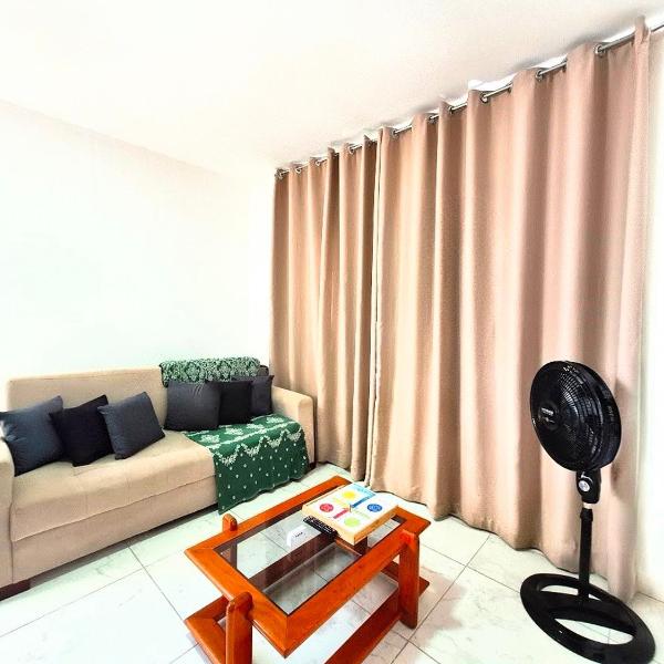 Apto com ar condicionado, wi-fi, enxoval completo e próximo ao Hospital Costa das Baleias