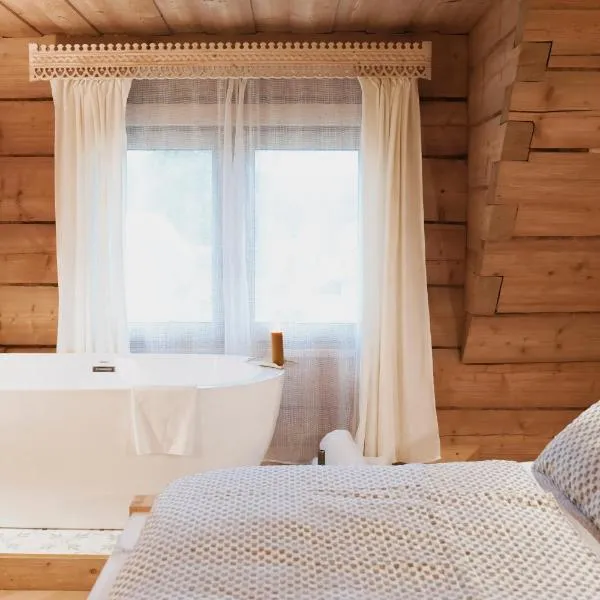 Willa Madejówka - Apartamenty z Widokiem na Góry i Wanną z Jacuzzi โรงแรมในซอมบ์