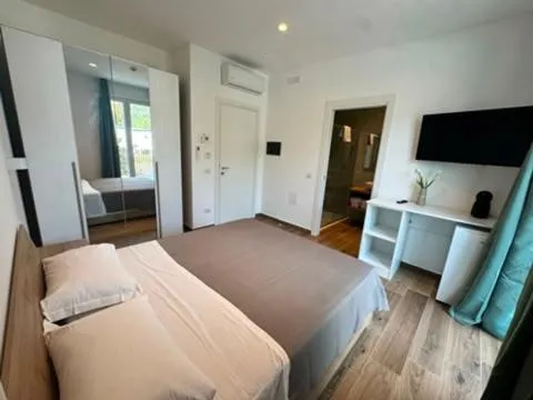 PETRARCA ROOMS - Camere&Suites, hotel sa Triflisco