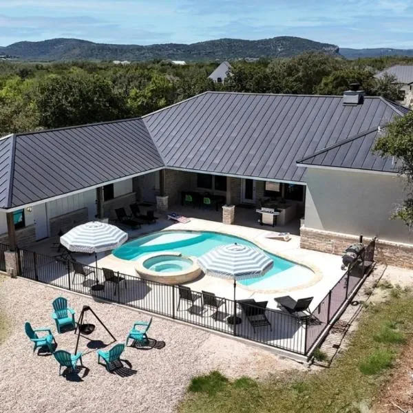 Heated Pool Movie Theater Hot Tub Games Sleeps 28, ξενοδοχείο σε Concan