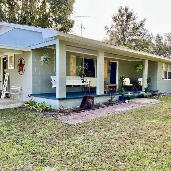 Quiet Farmhouse IN THE COUNTRY close to major theme parks, hotell i Ridge Manor