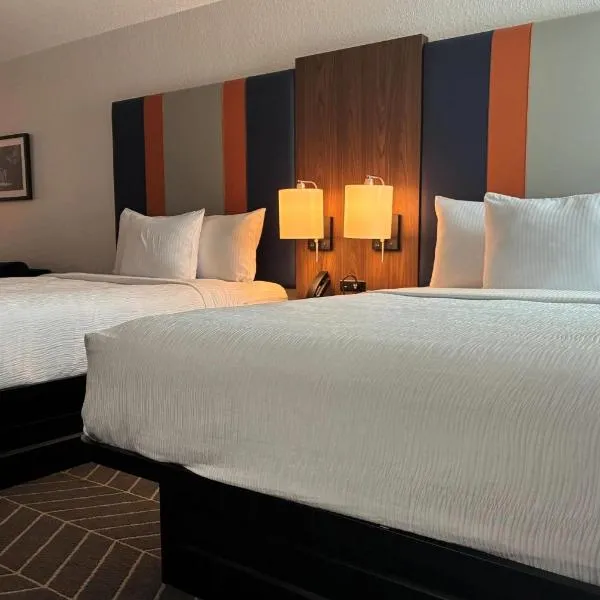 La Quinta Inn & Suites by Wyndham Auburn - University Area, hotel di Auburn