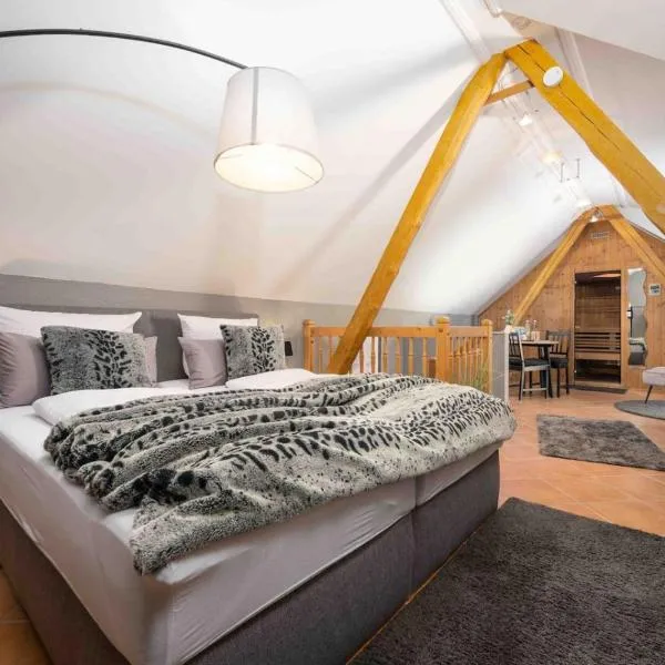 Select-Home 1 - Wellnesshaus Sandmühle - mit privater Sauna, hotel in Bruck in der Oberpfalz