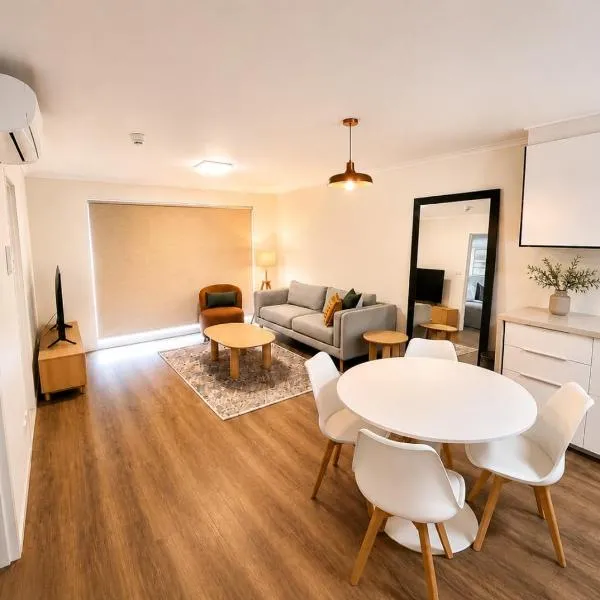 Modern 2BR Apartment - Parking in Griffith, hotel in Kingston 
